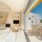 Modern Townhouse With Private Heated Pool Near Cabopino In Artola, Holiday home *