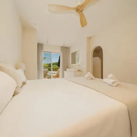 Modern Townhouse With Private Heated Pool Near Cabopino In Artola, Holiday home Marbella