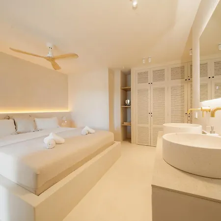 Modern Townhouse With Private Heated Pool Near Cabopino In Artola,