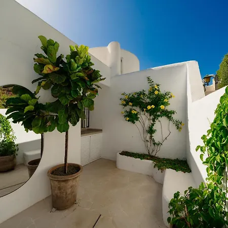 Modern Townhouse With Private Heated Pool Near Cabopino In Artola, * 马尔韦利亚