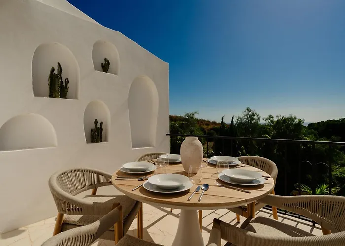 Modern Townhouse With Private Heated Pool Near Cabopino In Artola, Tatil Evi