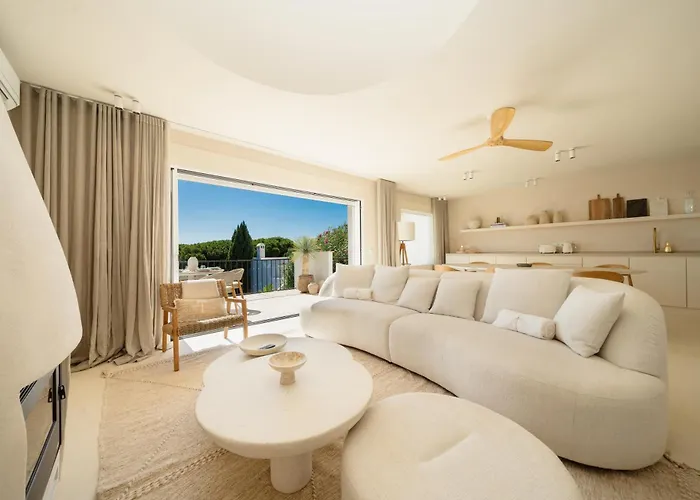 Modern Townhouse With Private Heated Pool Near Cabopino In Artola,