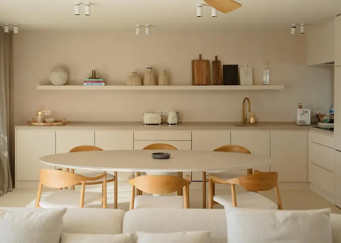 Modern Townhouse With Private Heated Pool Near Cabopino In Artola, Tatil Evi