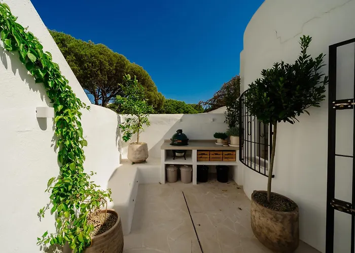 Modern Townhouse With Private Heated Pool Near Cabopino In Artola, Hébergement de vacances