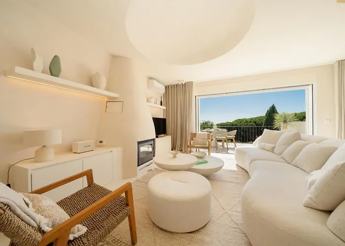 Dom wakacyjny Modern Townhouse With Private Heated Pool Near Cabopino In Artola,