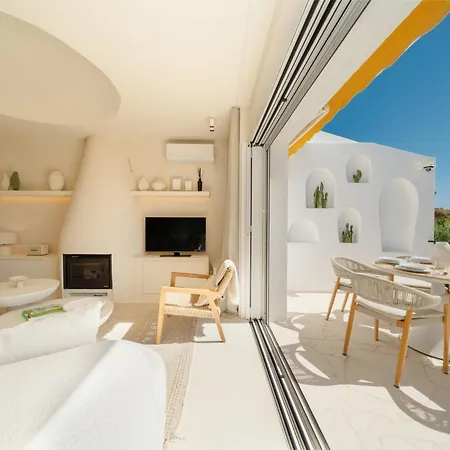 Modern Townhouse With Private Heated Pool Near Cabopino In Artola, Semesterbostad *