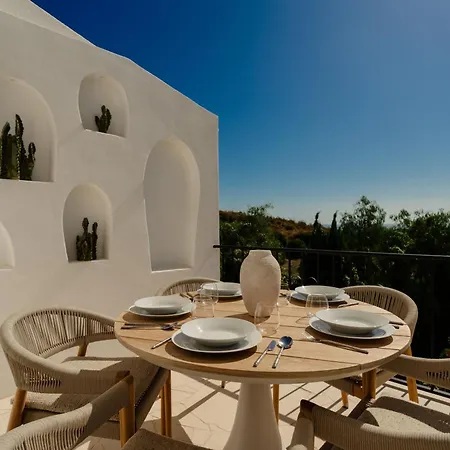 Modern Townhouse With Private Heated Pool Near Cabopino In Artola, Semesterbostad