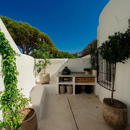 Modern Townhouse With Private Heated Pool Near Cabopino In Artola, Semesterbostad