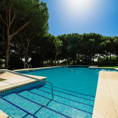 Modern Townhouse With Private Heated Pool Near Cabopino In Artola, Semesterbostad Marbella