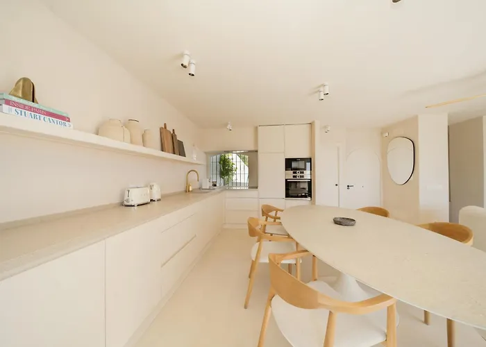 Modern Townhouse With Private Heated Pool Near Cabopino In Artola, Nyaraló *